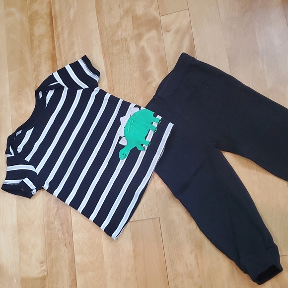 Carter's Other - Carter's dino play outfit size 12M